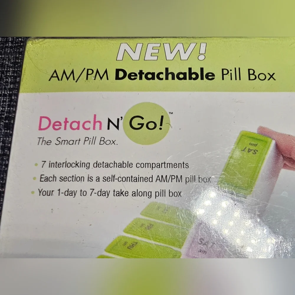 NIB A/M P/M detachable smart pill box
